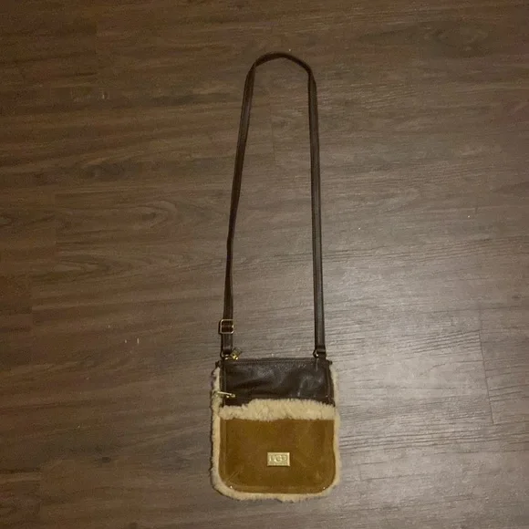 Ugg Bag, It was a gift, I don’t use it. - Picture 2 of 3